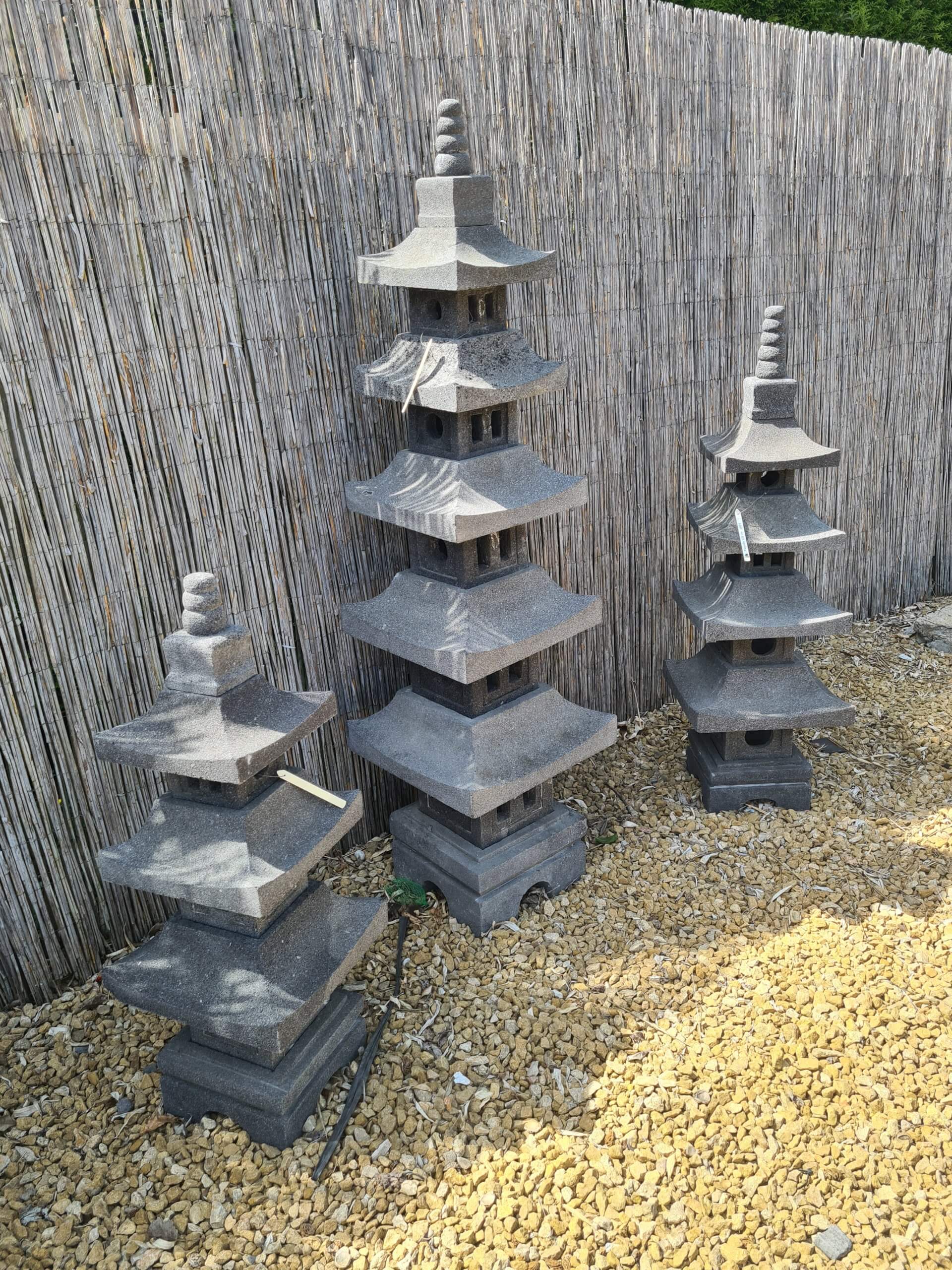 Lanterne japonaise pagode en pierre de lave de 80 cm